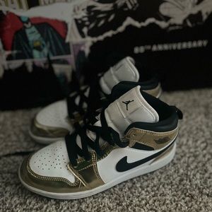 Jordan 1s size 2y